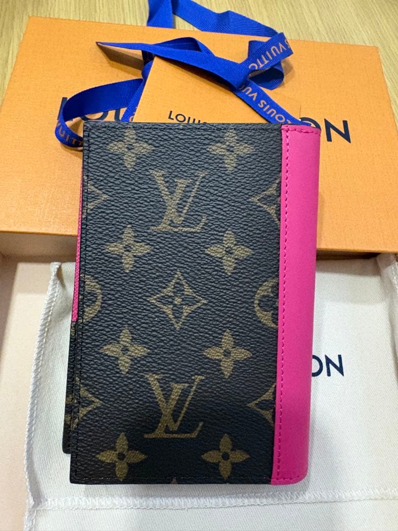 ルイヴィトン　パスポートケース