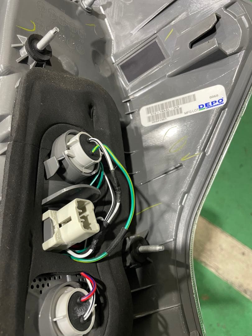 プリウスα 後期　DEPO製　US仕様テール