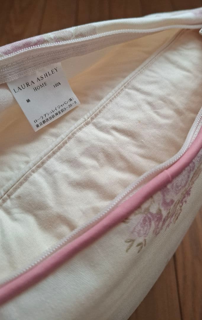 ローラアシュレイ クッション