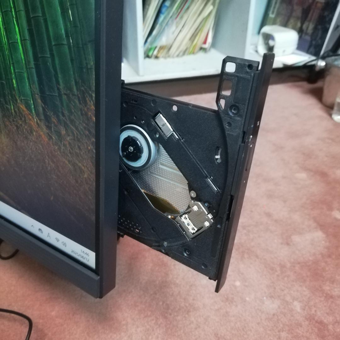 レノボ 超狭枠24インチ　第8世代Core-i5　8G/SSD512+HDD1T